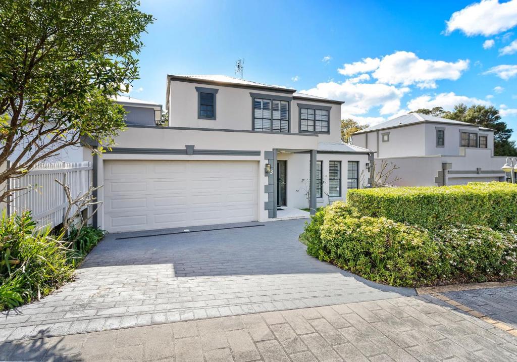 Seaside Sanctuary, Kiama