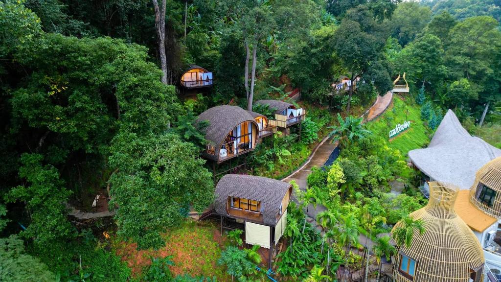 สภาพแวดล้อมโดยรอบ