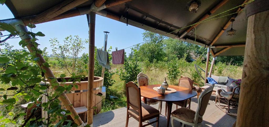 Tent Ween at Glamping Verbaarum, Bedum