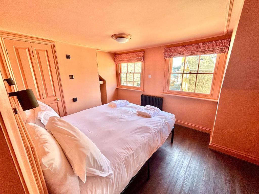 Poole Quay Apartment with Roof Terrace photo 6
