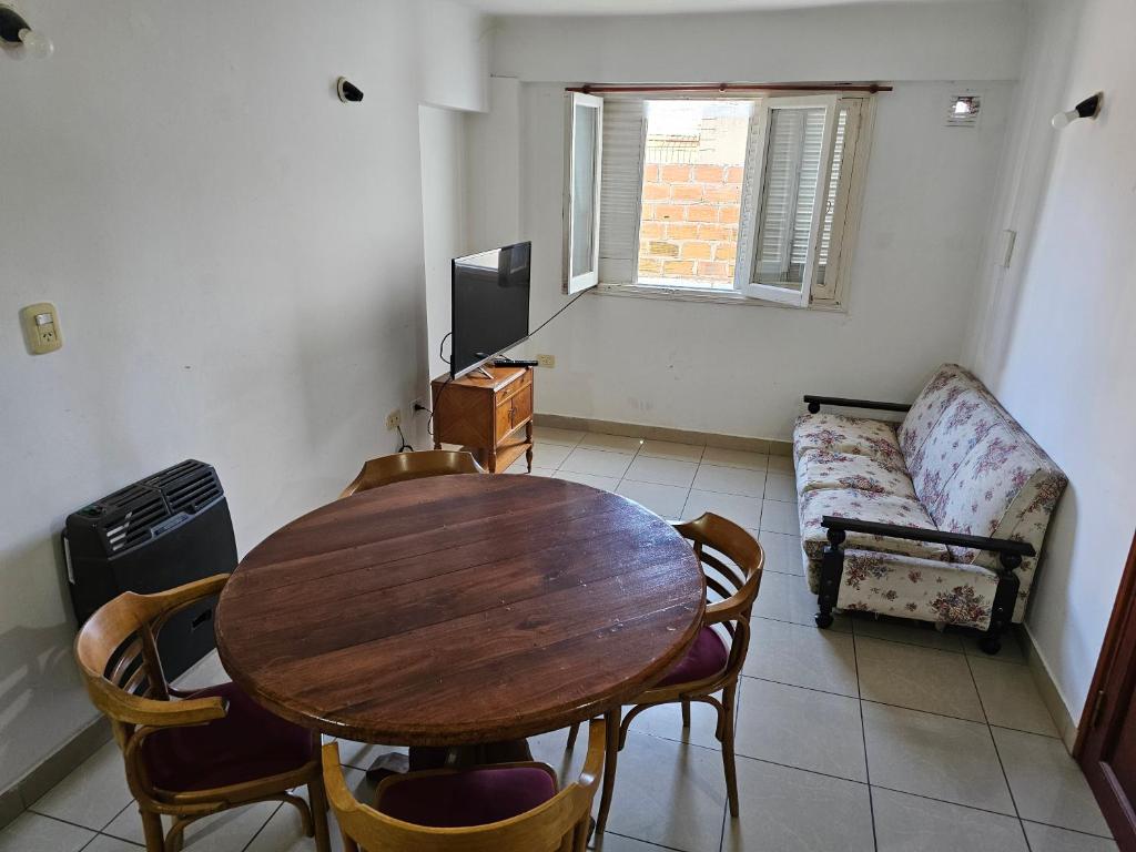 Depto céntrico con terraza - 3