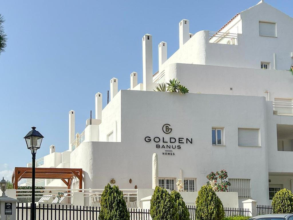 New, Apart Golden Banús 2Br, Marbella