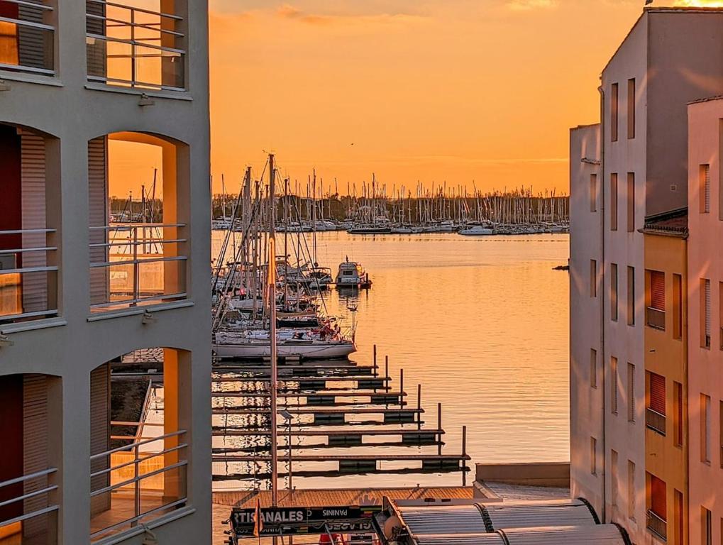 Cap d Agde T4 Duplex Center Port Private Parking WIFI Air Conditioning, Cap d'Agde