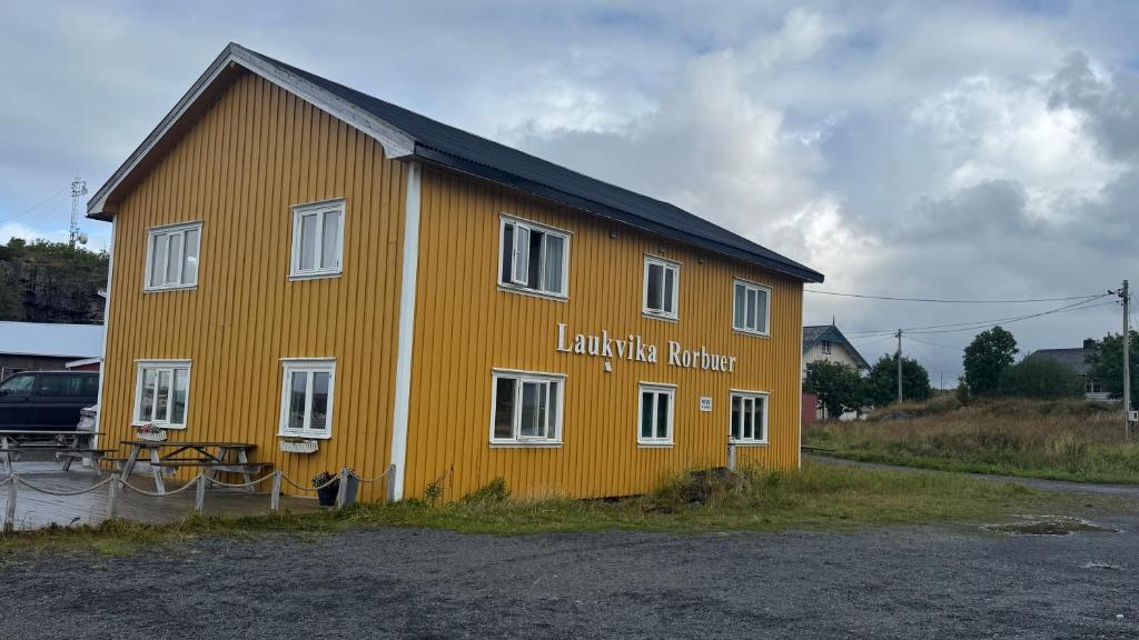 Laukvika rorbuer, Laukvik