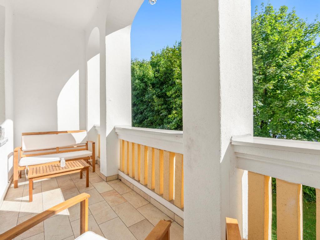 Großzügige Wohnung im Villenviertel 2 Schlafzimmer und Loggia - 3