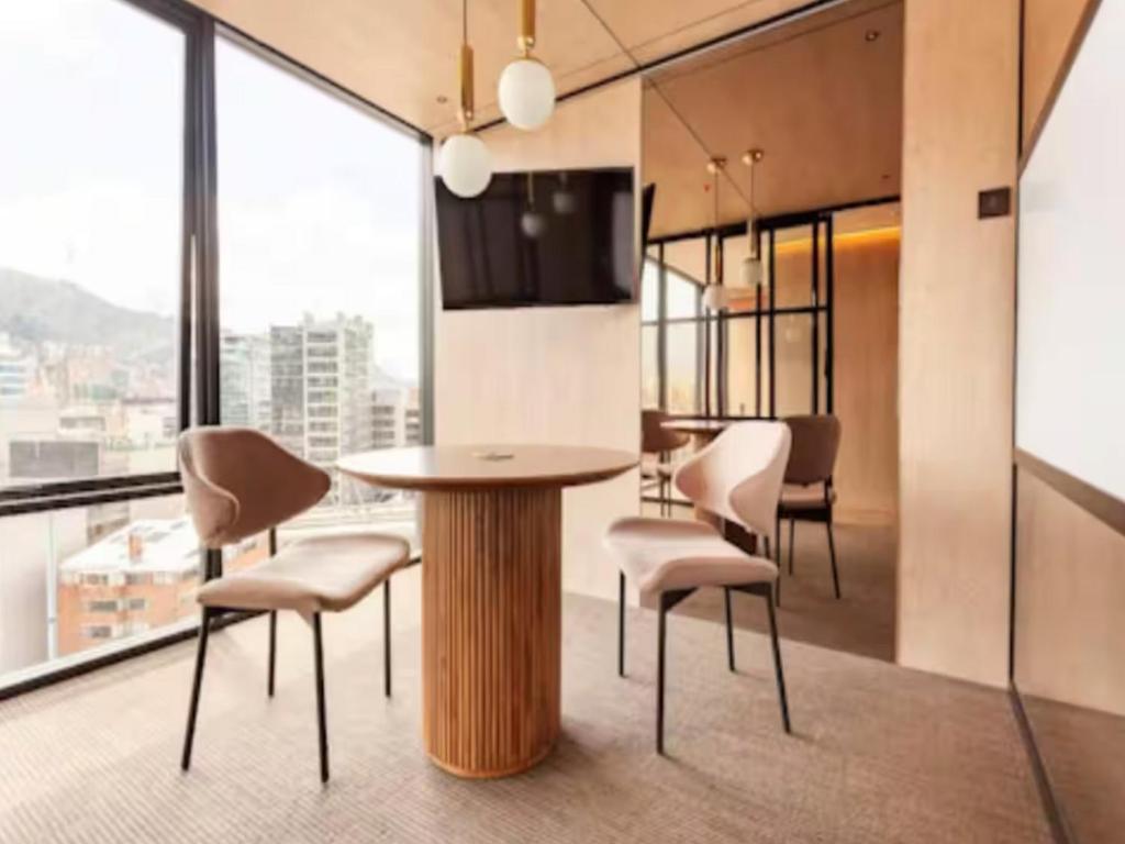 Luxury apartment with pool - 3