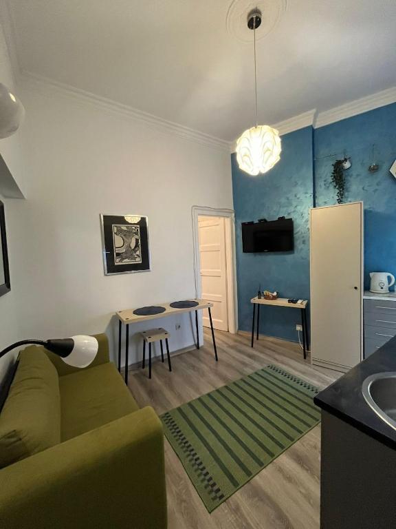 Studio Mamamia, Bělehrad