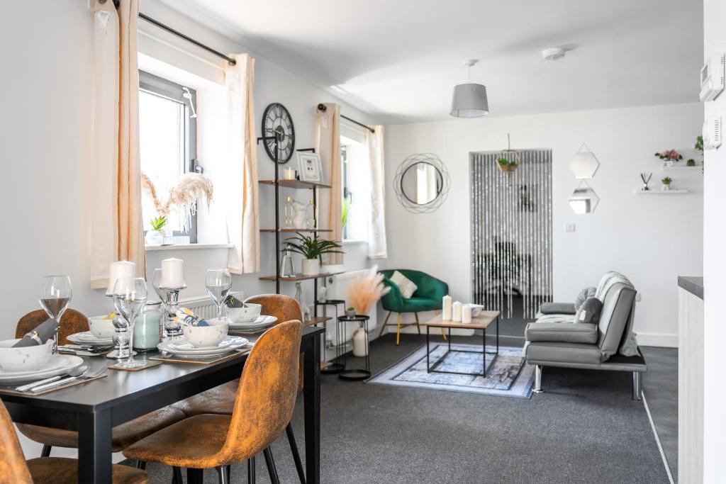 Modern 1-Bedroom Apartment with Parking near Heathrow, Colnbrook