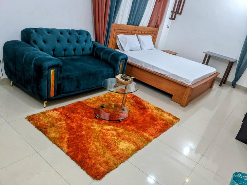 1 grand studio climé meublé, Abomey-Calavi