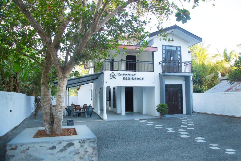 D Family Residence, Anuradhápura