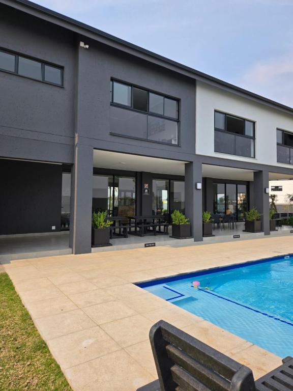 The One One Two, Sandton