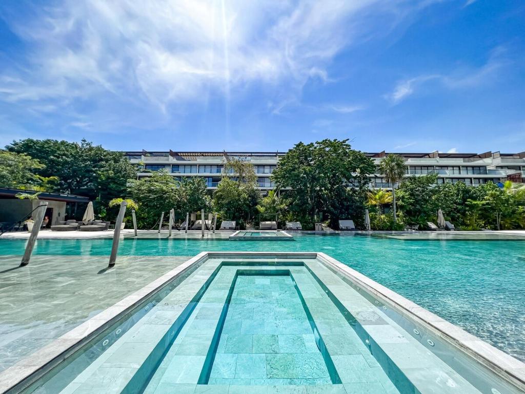Luxury Penthouse Panoramic Views & Pool - 2