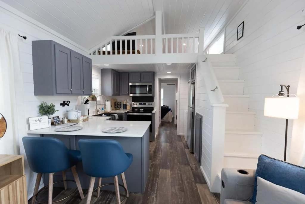 Adam & Shirley's Place 109, Dover