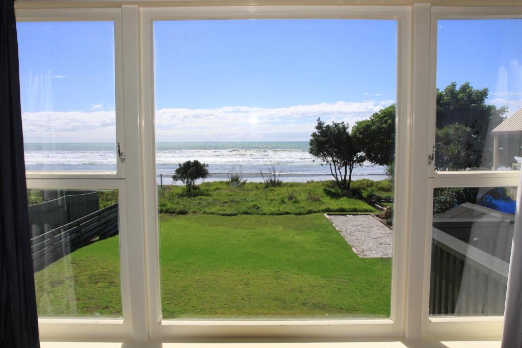 KBHH - Beachfront Paradise - BUR1, Ohope Beach