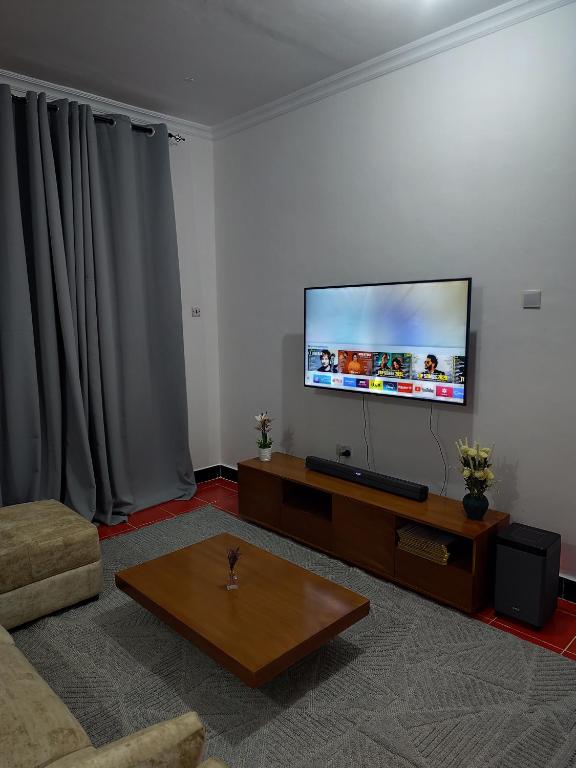 Home 2 minutes drive to airport, Zanzibar City