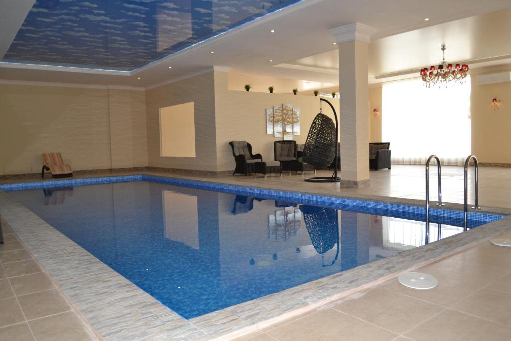 Акватермо адыгея термальный источник. Дом с бассейном в адыгее посуточно. Дом с бассейном в адыгее посуточно. Дом с бассейном в адыгее посуточно. Коттедж с бассейном адыгея.