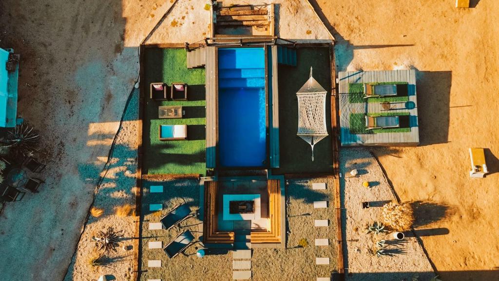 Desert Home W Container Pool, Hot Tub & Fire Pit, Yucca Valley