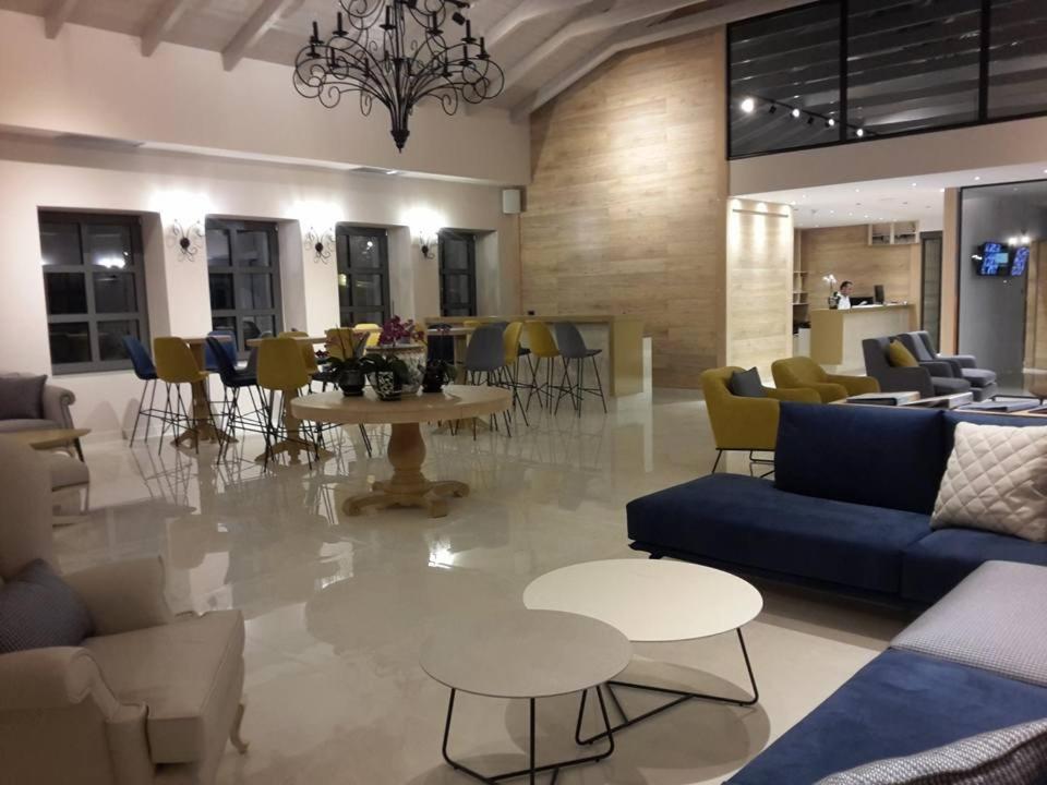 Adams Hotel photo