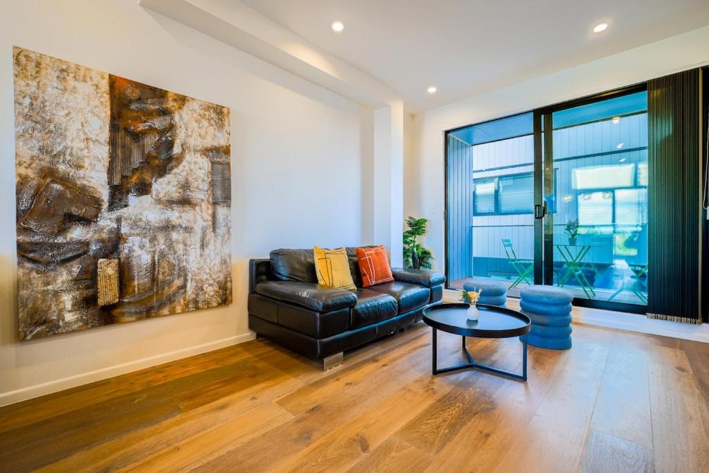 Cozy Brand New 2 Bedrooms Close to Takapuna Beach, Окленд