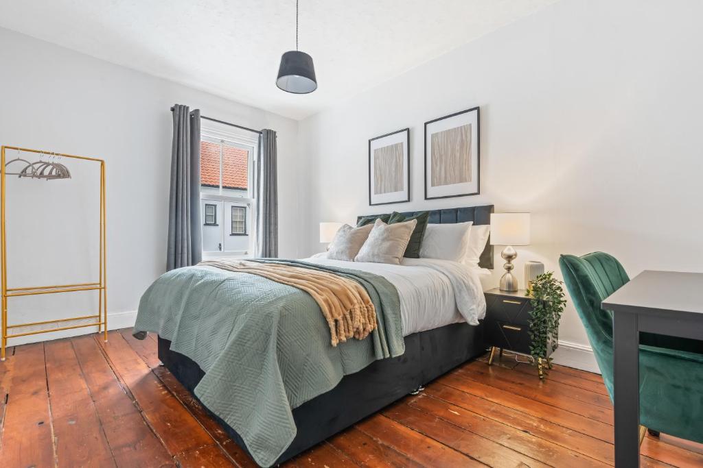 Stunning and Charming 4-bed Home in Newark by Renzo, Free Wi-Fi, Sleeps 8!, Tuxford