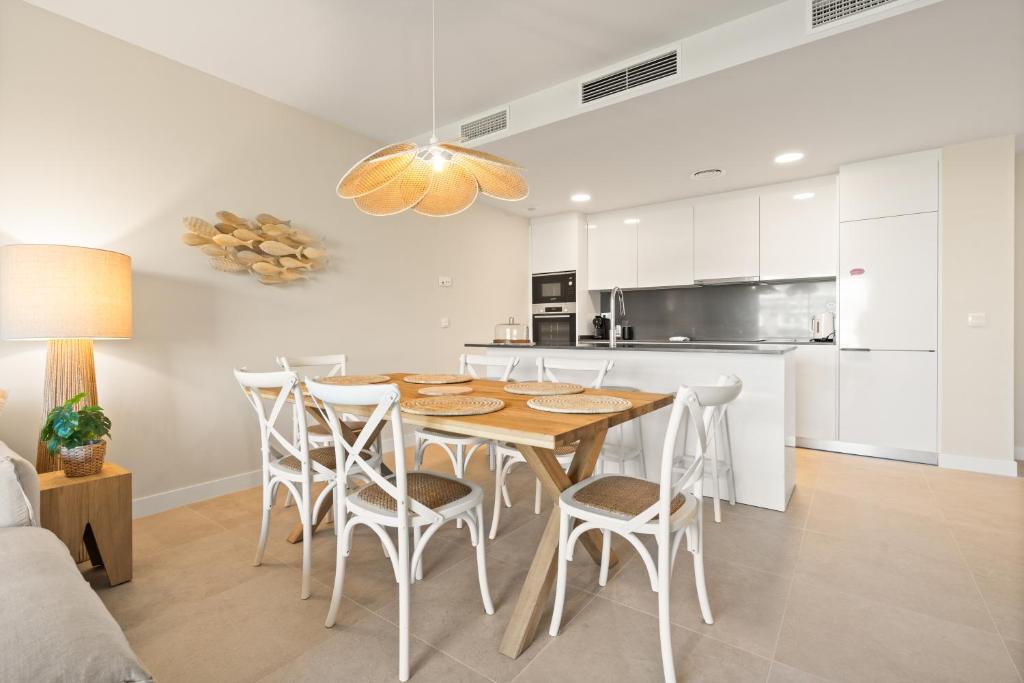 900m from the beach apartment in Estepona with a pool - 4
