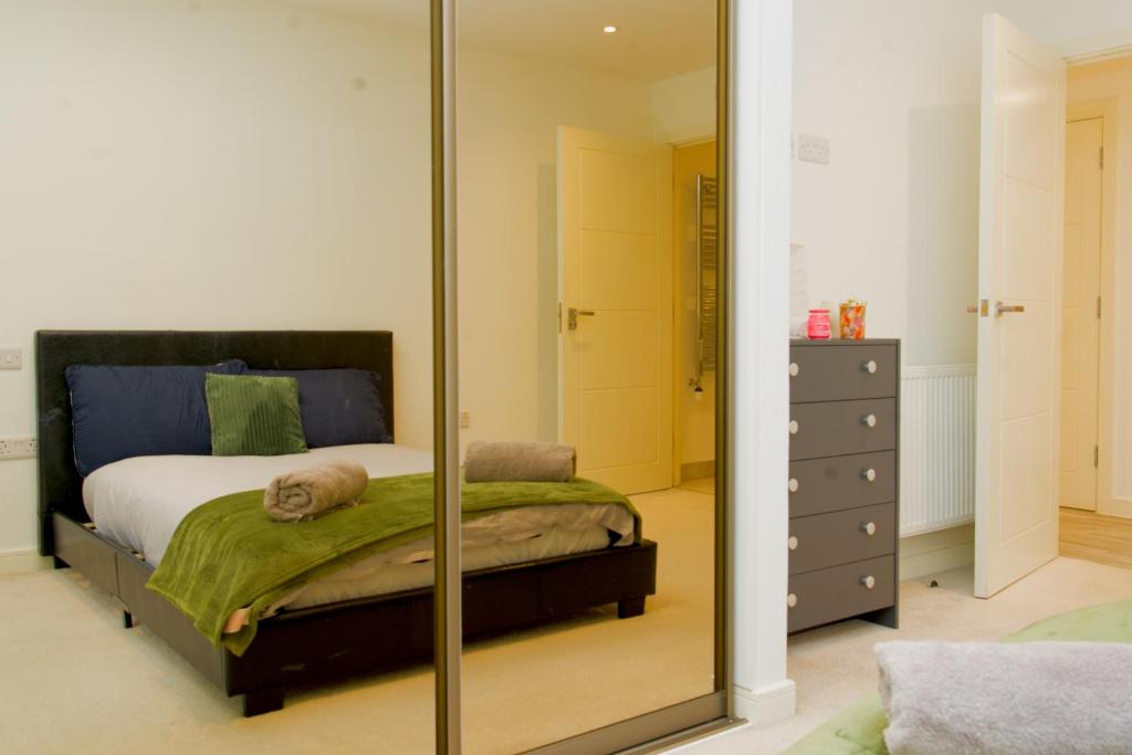 Cosy 3-BR Retreat with Balcony Near Central London, West Norwood