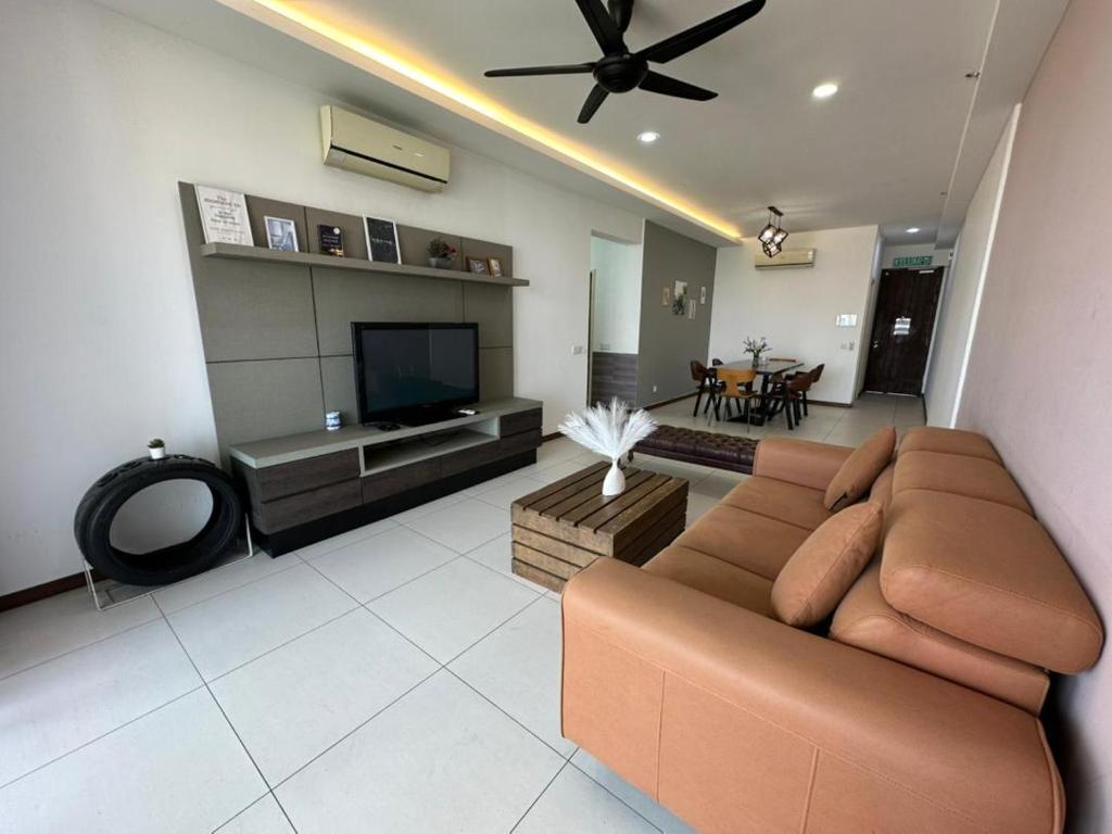 Spacious Comfy 8pax, 3 Bedroom, 2 Car Park, The Landmark, Tanjong Tokong