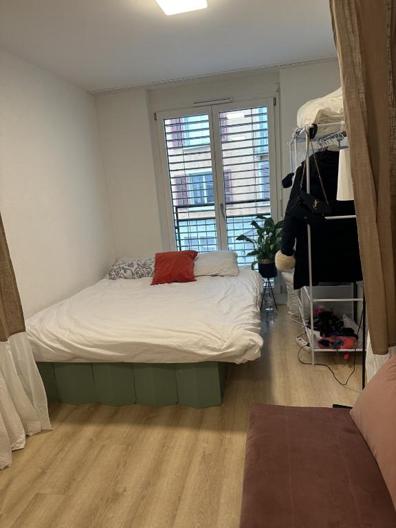 Central Zurich Studio to Walk Everywhere, Zürich