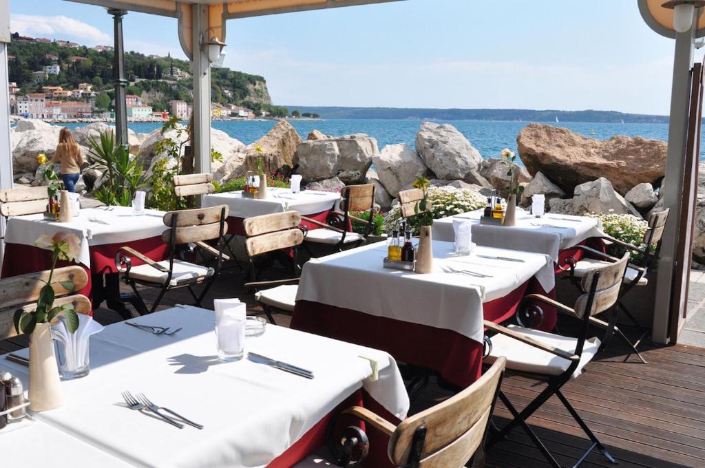 Apartments &amp; Rooms Riva — Hotel in Piran