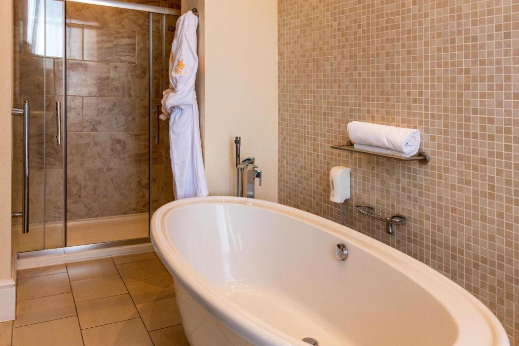 Bathroom, The Royal Hotel in Scarborough