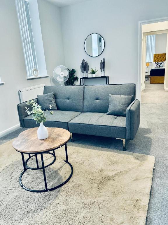 Strood Modern Flat 1BR sleeps 4-5 - Flat 1, Rochester