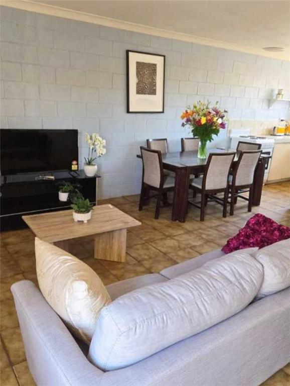 Unit 1 - Kalgoorlie, Victory Heights 114 Moran St, Boulder