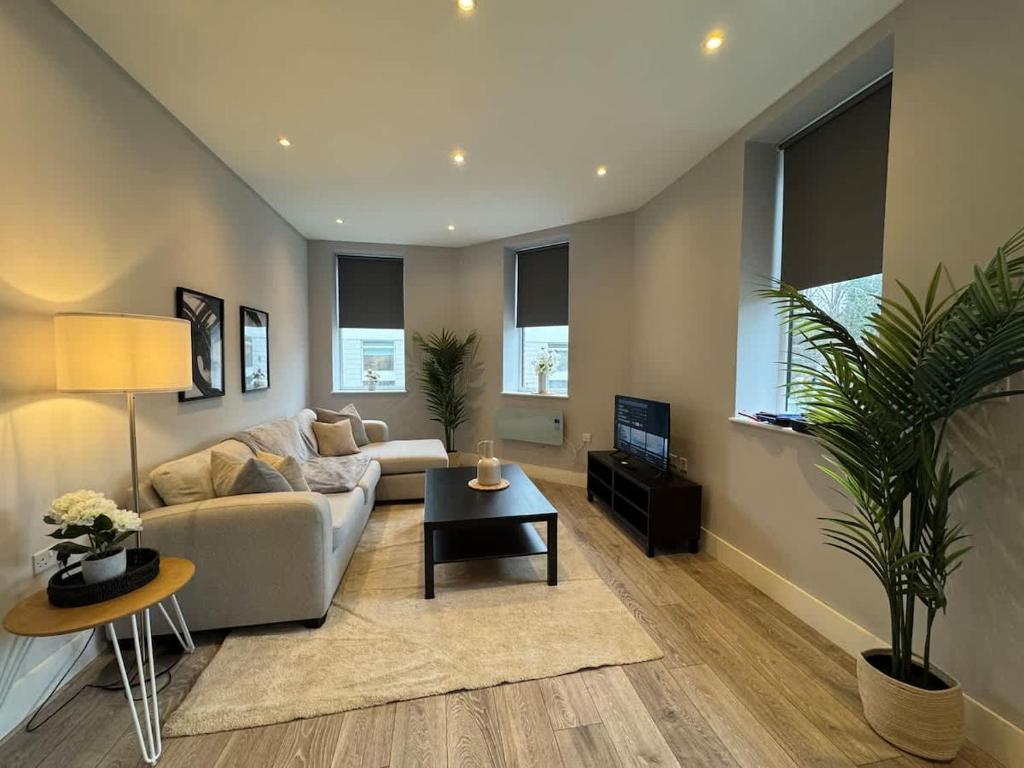 Spacious 1 Bed 1 Bath Apartment, Coulsdon