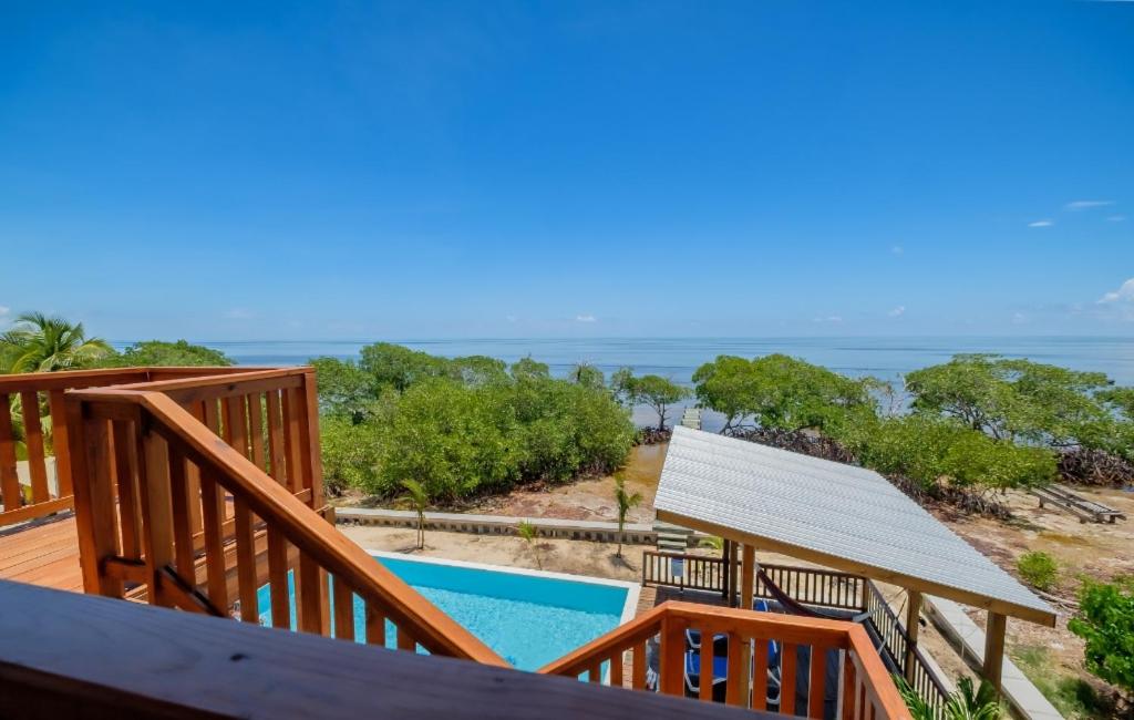 Infinite Sea - 3 bed 2 bath Upper Unit Caye Caulker, Caye Caulker