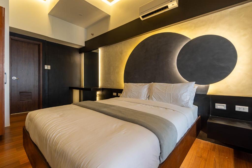 Edgy 1BR Loft Ibiza Circulo Verde - Free Parking, Manila