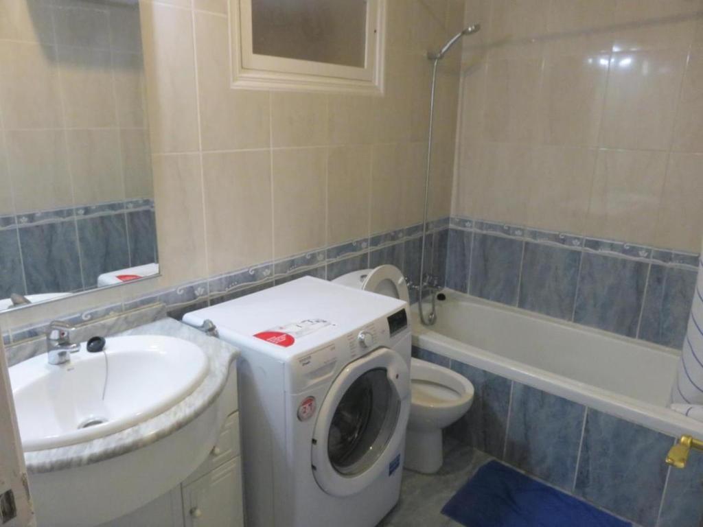 1 Bedroom Apartment Sea Views - 4
