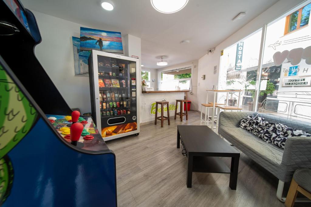 Be Happy Hostel - Albergue en el centro de Nerja - 3