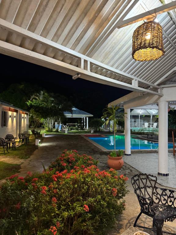 LUTIX HOTELS, El Limón