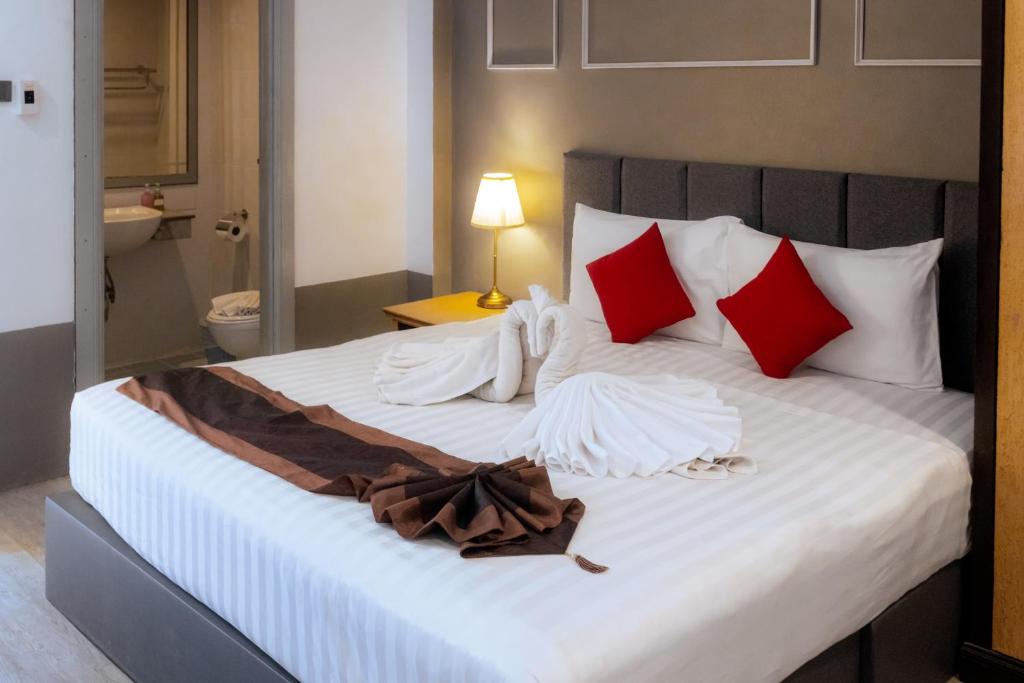 Zephyr House Residence, Pláž Patong