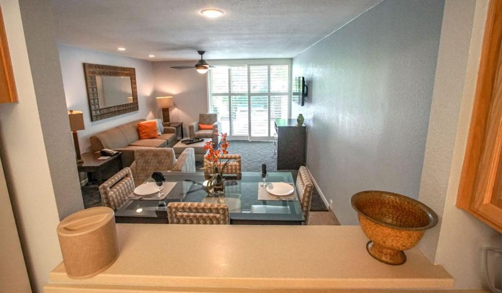 パーム スプリングス テニス クラブ ホテル (Palm Springs Tennis Club Hotel)