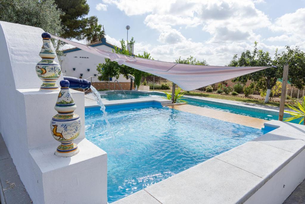 Casa los Laureles, Pilas