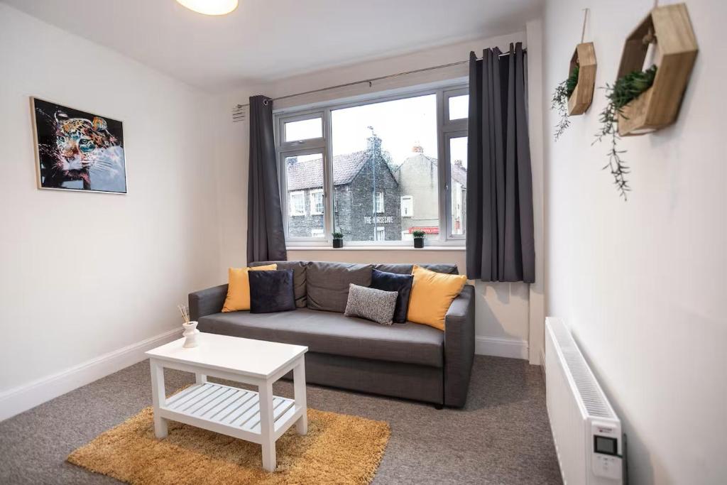 Spacious 3 Bed Apartment-Free Parking-Wifi, Bristol