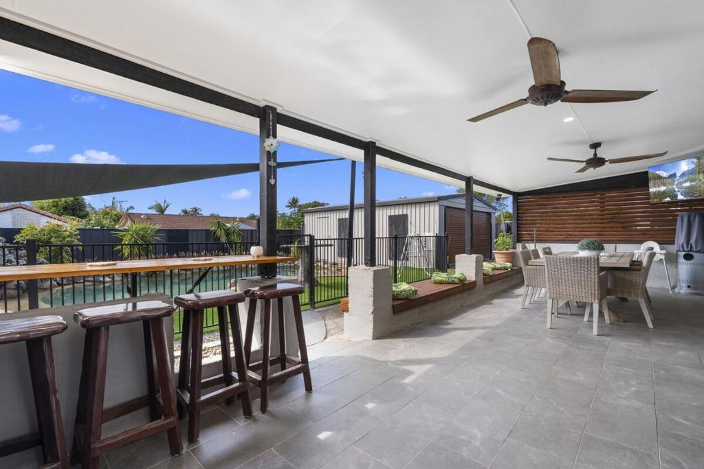 Pandanus Retreat, Sandstone Point