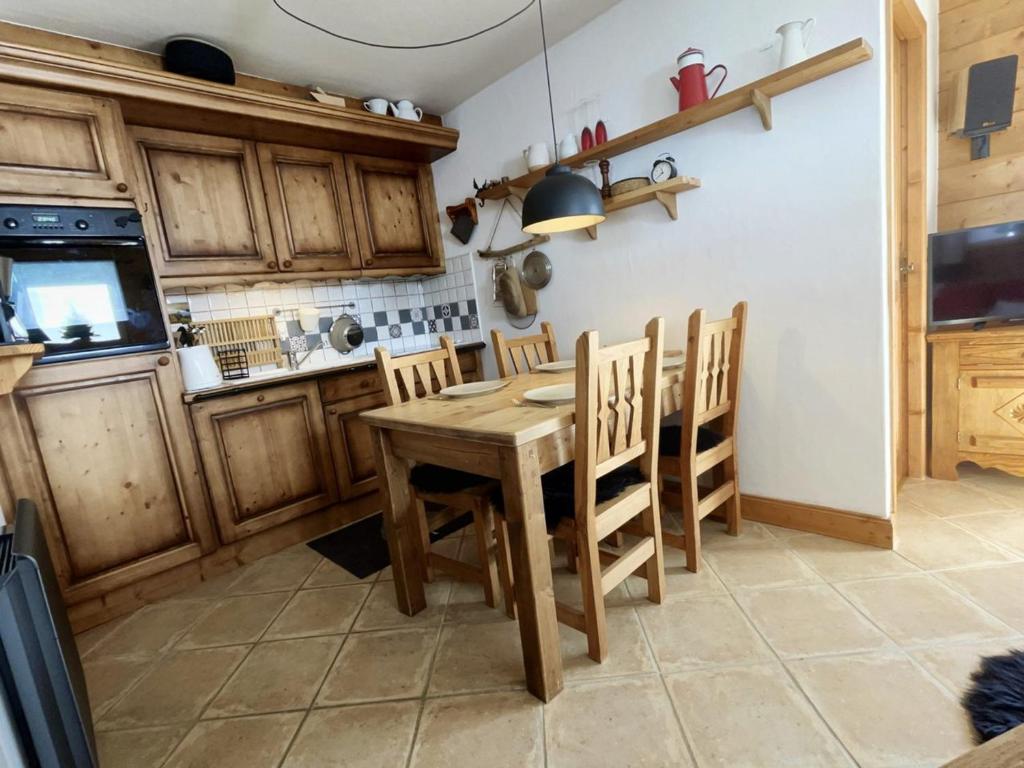 Appartement cosy 3 pièces avec balcon exposé sud, proche piscine et ski bus, idéal pour 4 personnes - FR-1-572-245 - 3