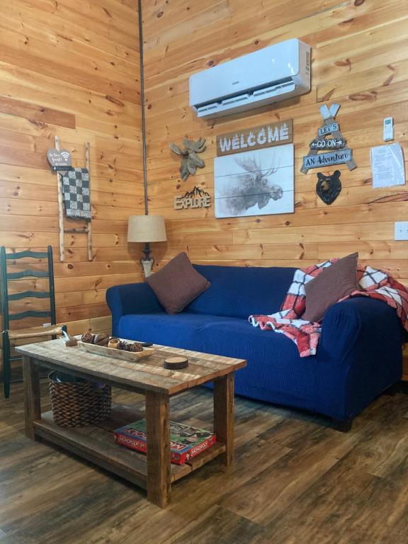 Lazy Oak Lay-Up, WiFi, Hot Tub, Campton