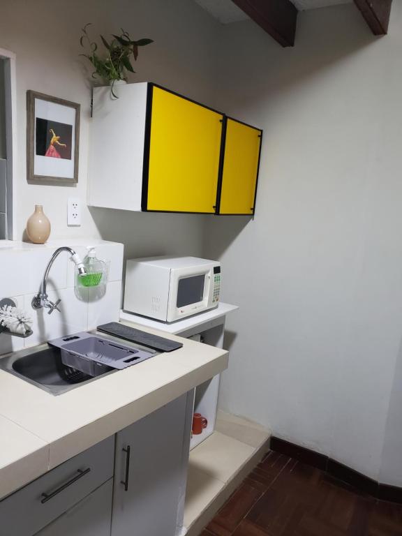 Central, cozy & self-contained petfriendly apartments in the heart of Miraflores - 3