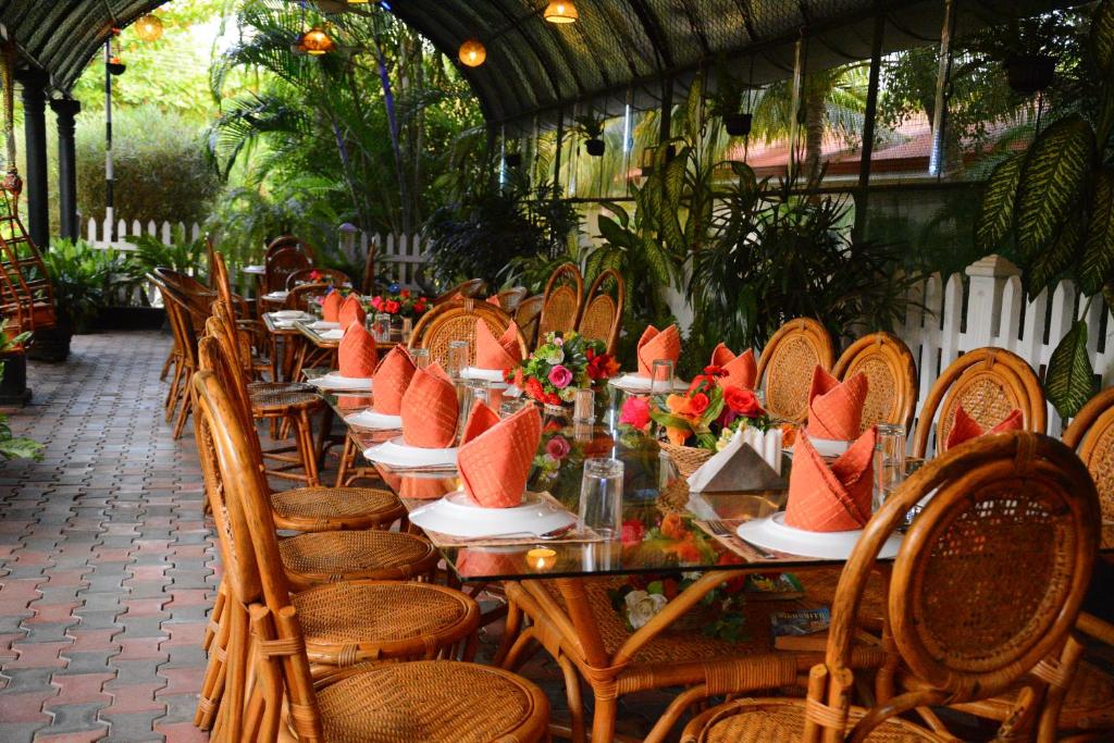 Restaurant, JKAB Park Hotel in Trincomalee