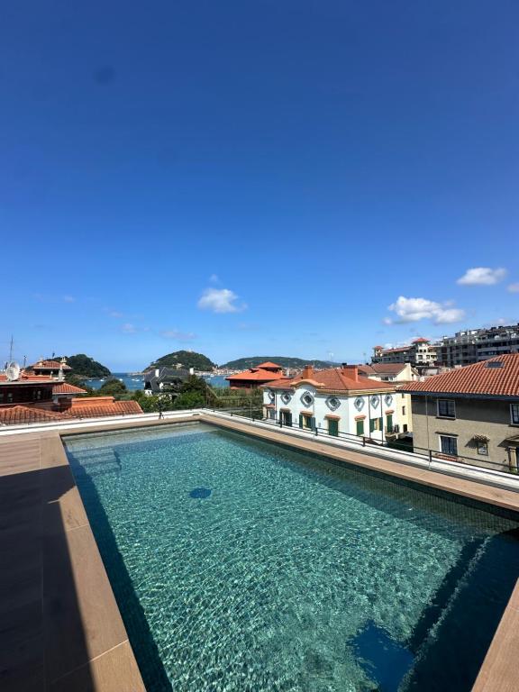 Penthouse with private pool 50m from the beach, San Sebastián