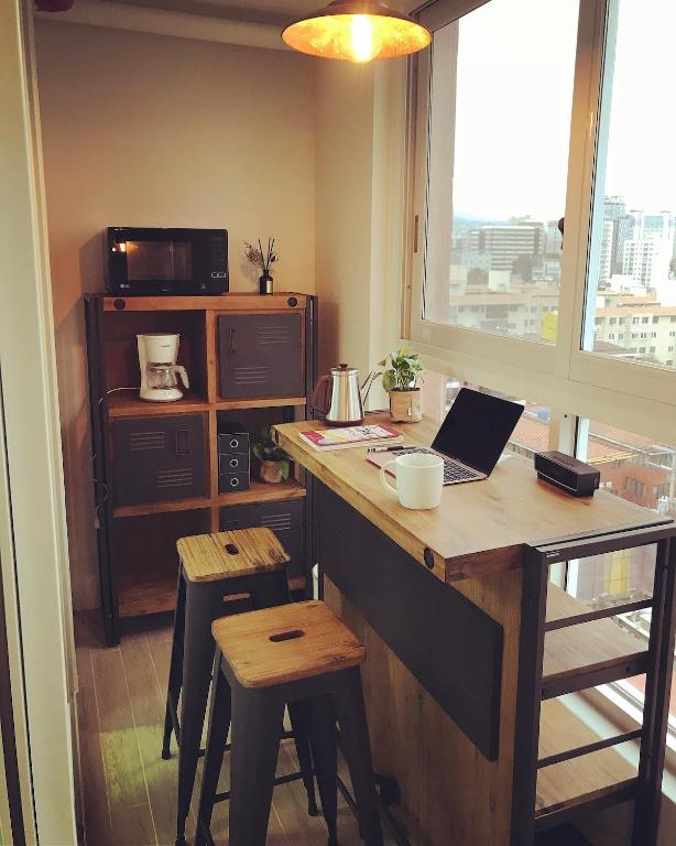 机场5分钟#乐天免税店正对面 公寓#近新罗免税店 保健路 #2室一厅整租#每个房间都有阳台, Čedžu