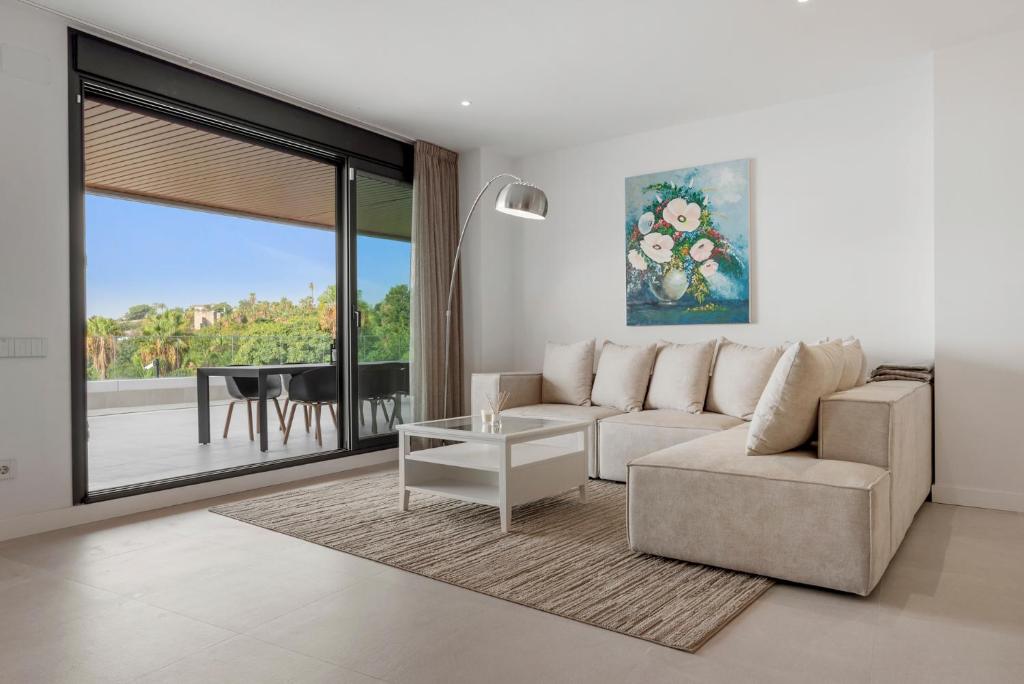 New Luxury Apt 2BR Sea Views Pool - 3